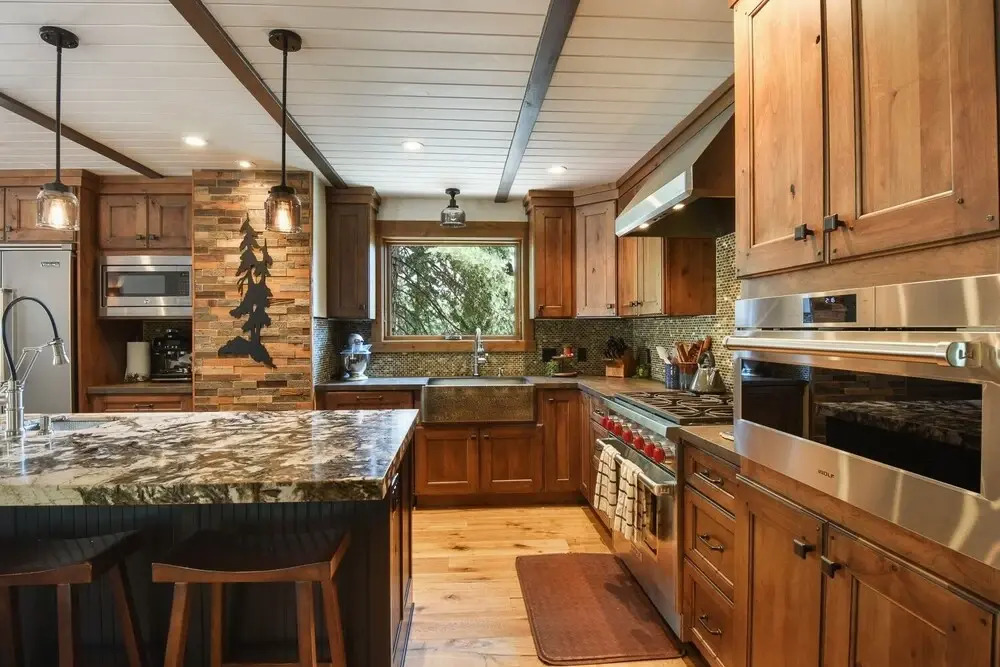 Canterbury Luxury Chalet - Hot Tub, Backs To Forest 3 Bedroom Home by Redawning