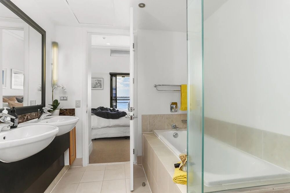 Bright Modern One Bed Marina Penthouse - by Urban Butler