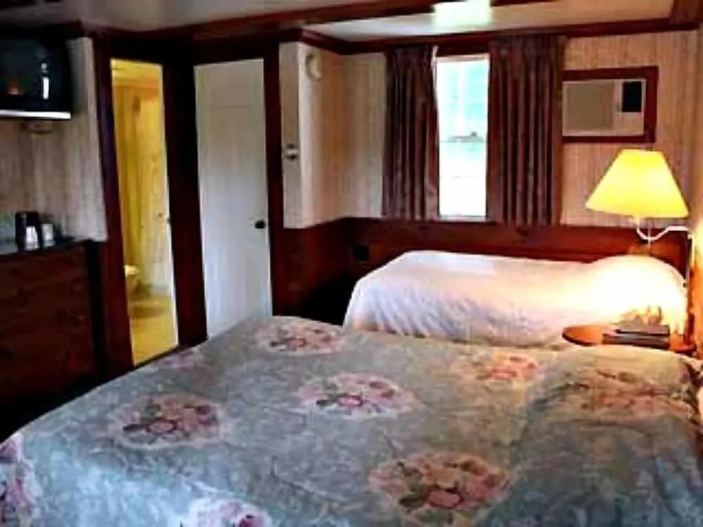White Trellis Motel