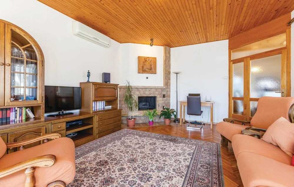 Amazing Home in Duce With Wifi and 2 Bedrooms