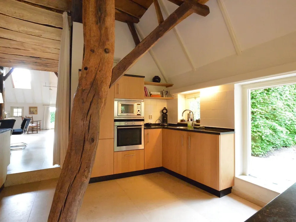 Luxurious Holiday Home in Monumental Farmhouse Near Nature Reserves - Zuna