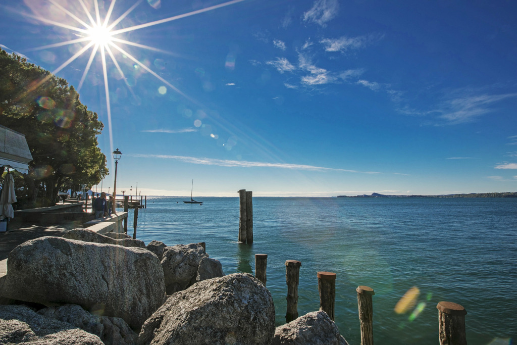 Spiaggia Azzurro -lakeside with terrace