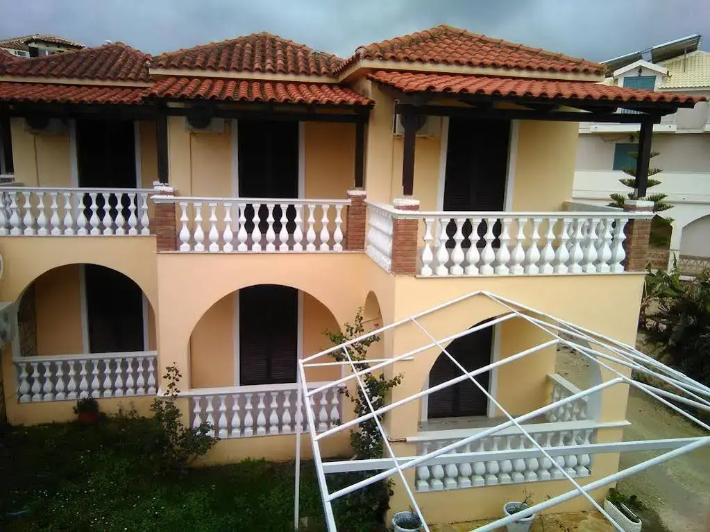 Dennis L studios