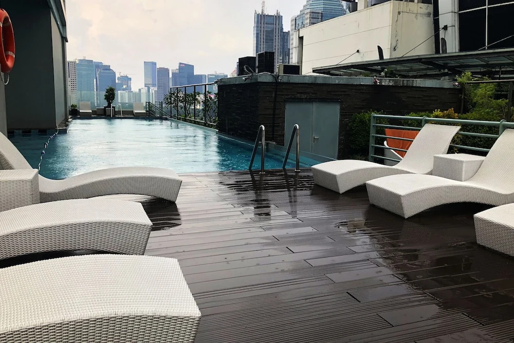 Spacious FX Residence with Mall Access