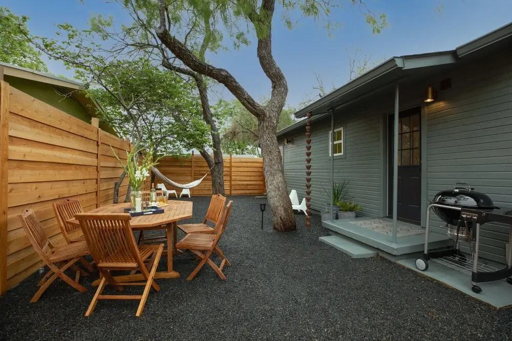 Gorgeous Modern Home w/ Cedar Barrel Hot Tub & Fire Pit