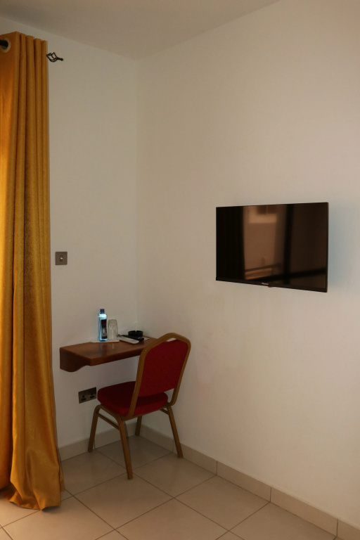 Queens Court Hotel