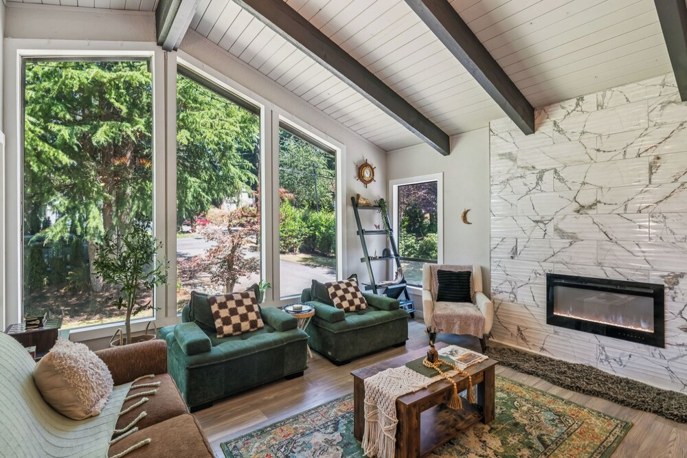 Modern Forest Escape, Near Lake Stevens & Hikes