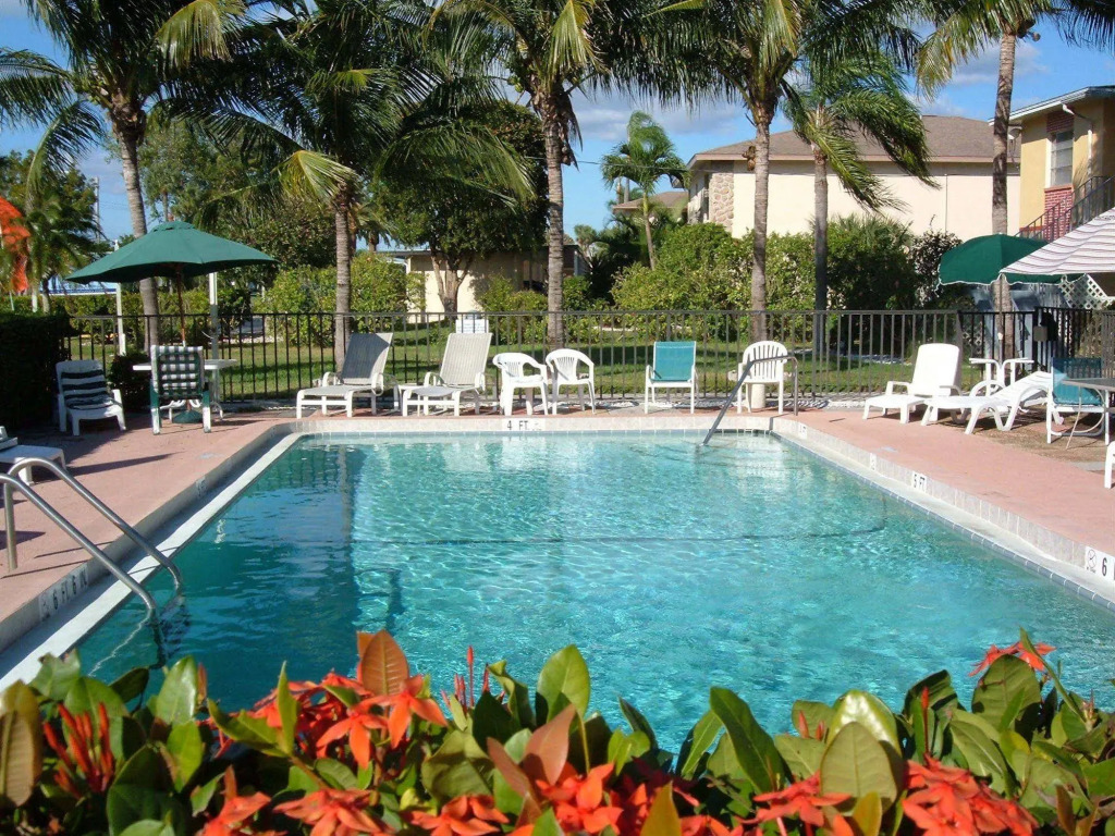 Hideaway Waterfront Resort