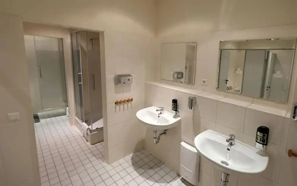 Singer109 Hostel, Hotel & Apartment