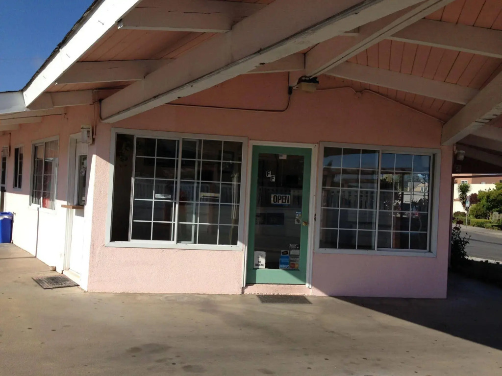 National 9 Motel