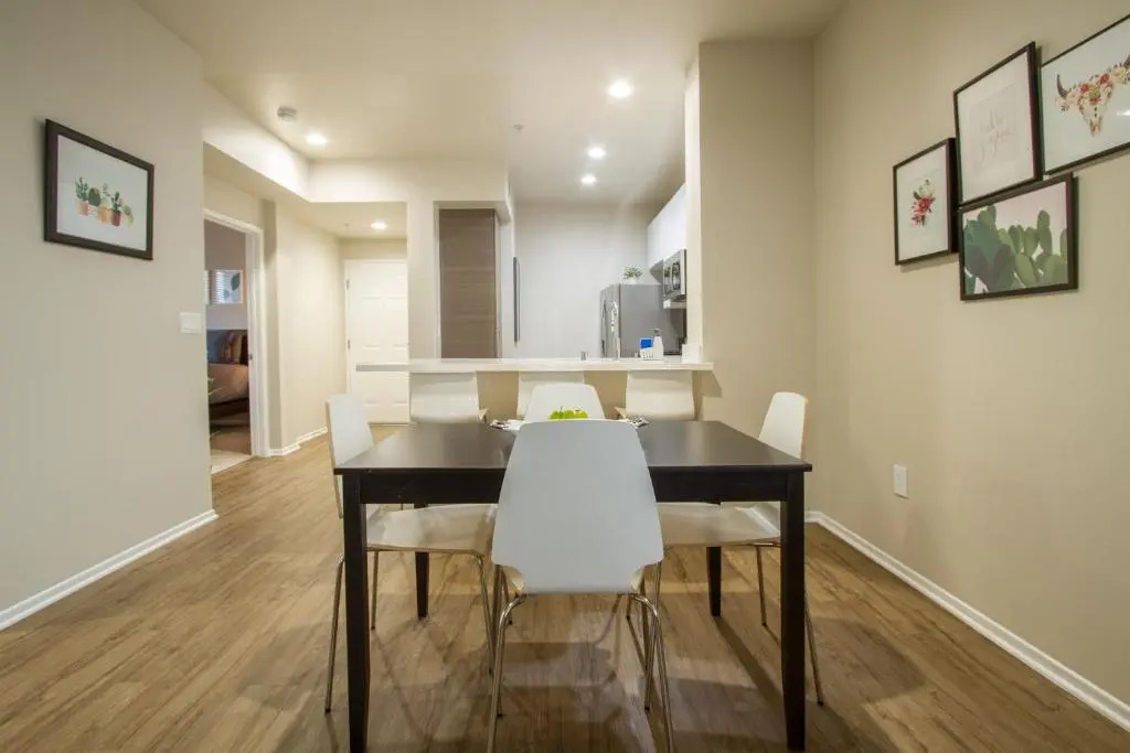 Marina Del Rey's Grand 2/2 Suite Pool View