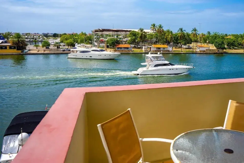 Aqua Vi Marina Hotel & Suites