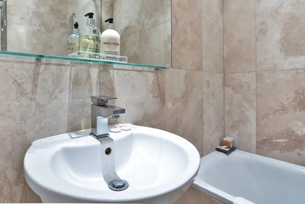 Luxurious and Spacious 1 Bedroom Apartment - South Kensington/ Chelsea
