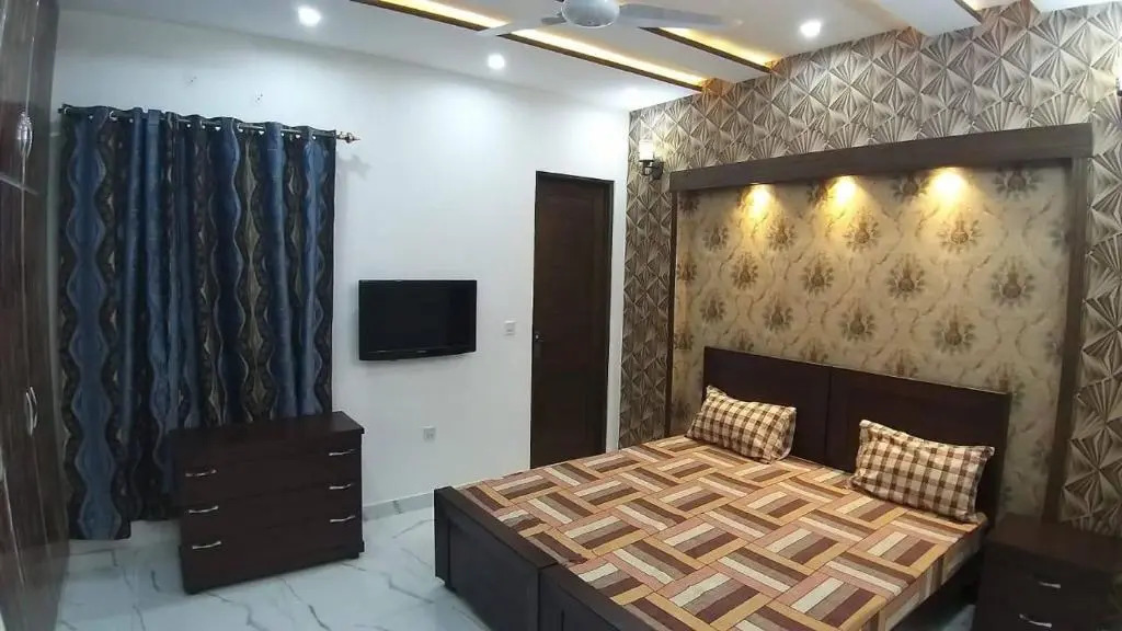 Family Rooms in Johar Town