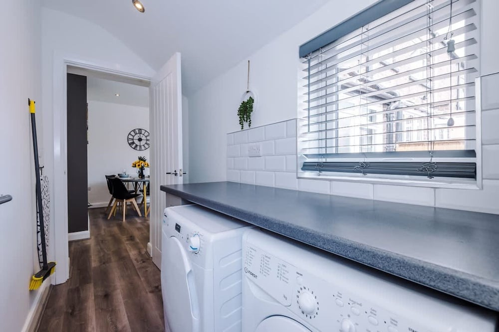 Pristine Home With Parking Ideal for Contractors