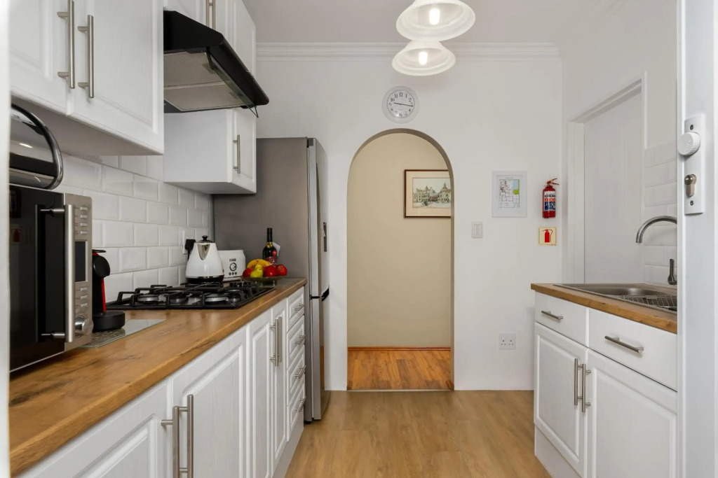 Meerendal Cottage-Affordable Luxury