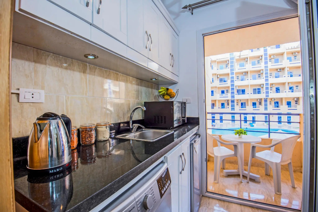 Pool View Balcony ★ Kitchenette ★ Washing Machine