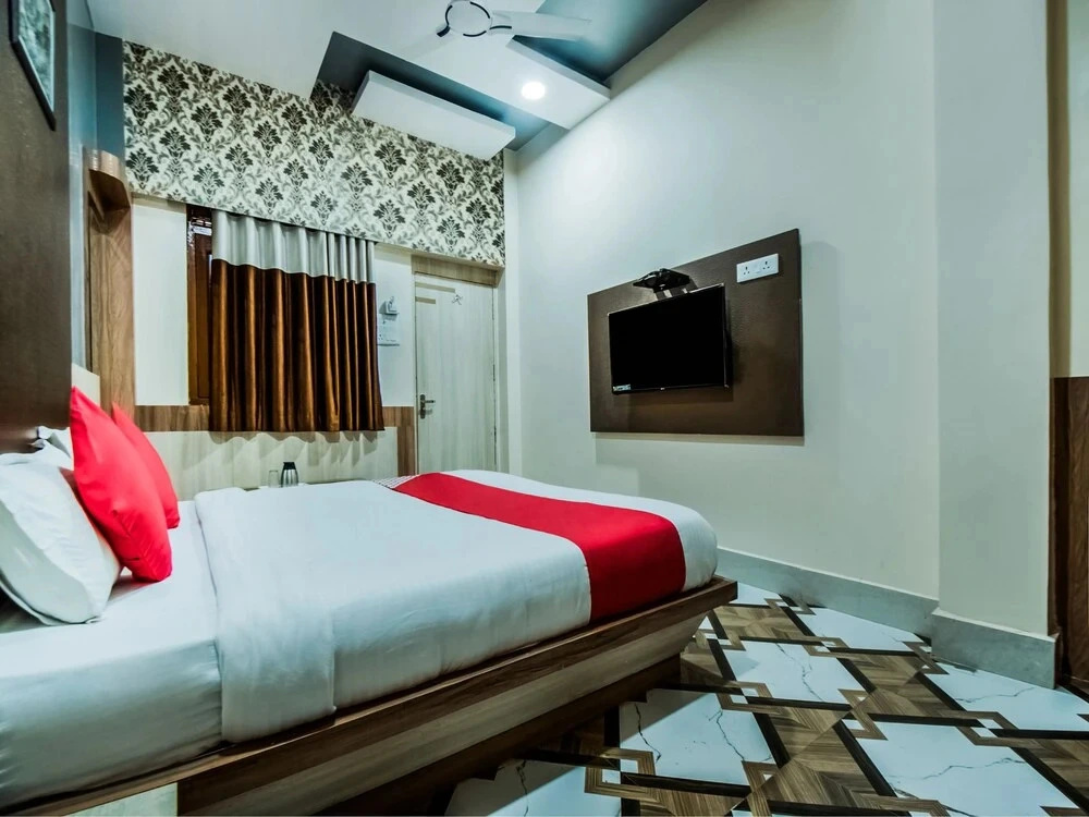Oyo 28557 Hotel M V International