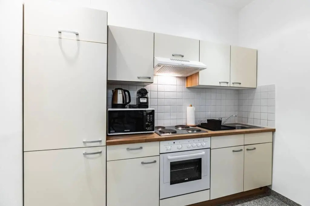 Spacious 3-Room Apt. 15 Min To the City Center