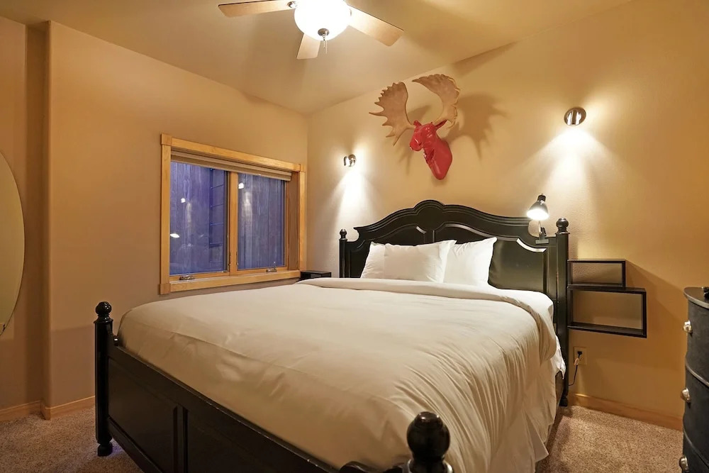 Bighorn Mountain 19b 2 Bedroom Condo by RedAwning