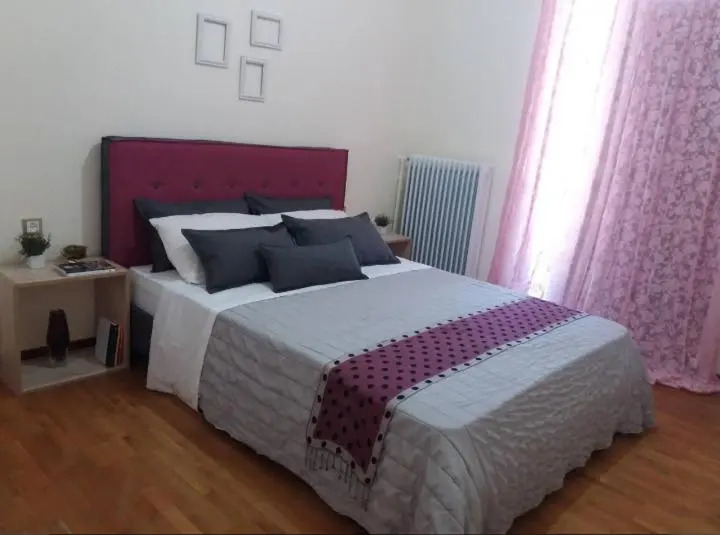 Comfortable 4th fl flat ideal for up to 8 people