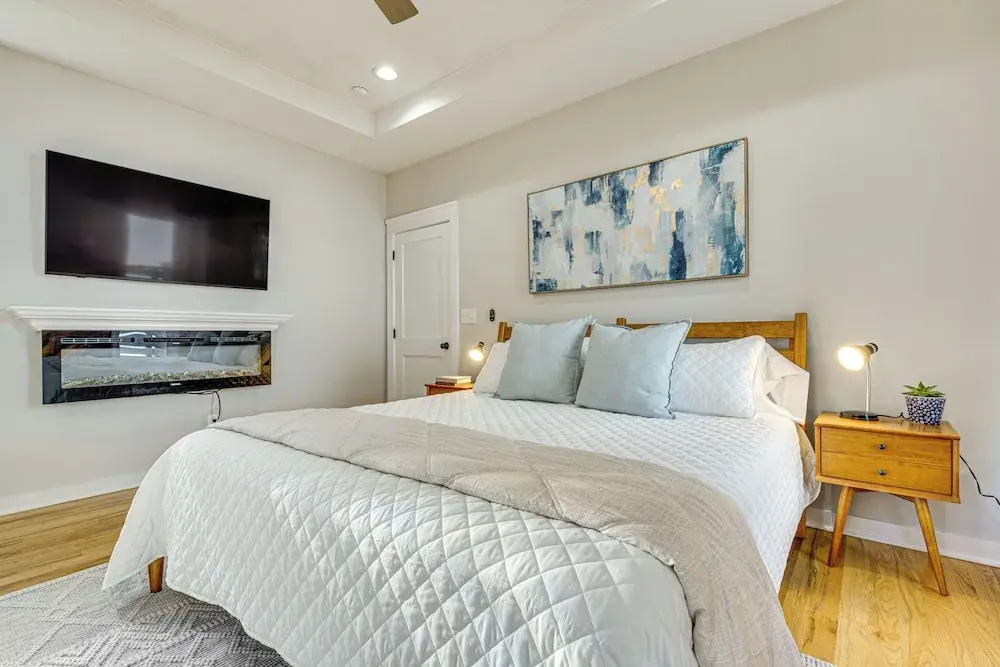 Walk to Beltline: Wfh-friendly Hub w/ Yard!