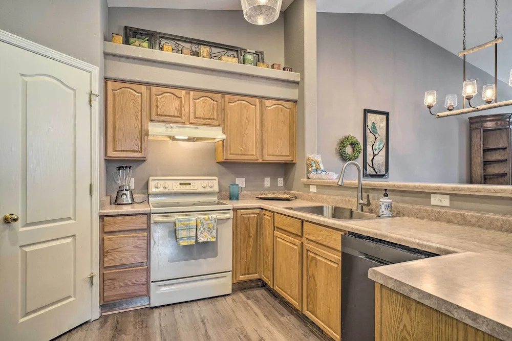 10 Mi to Dtwn: Colorado Springs Townhome