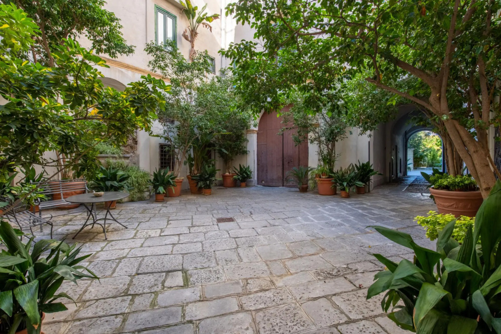 Palazzo De Gregorio - Apartments