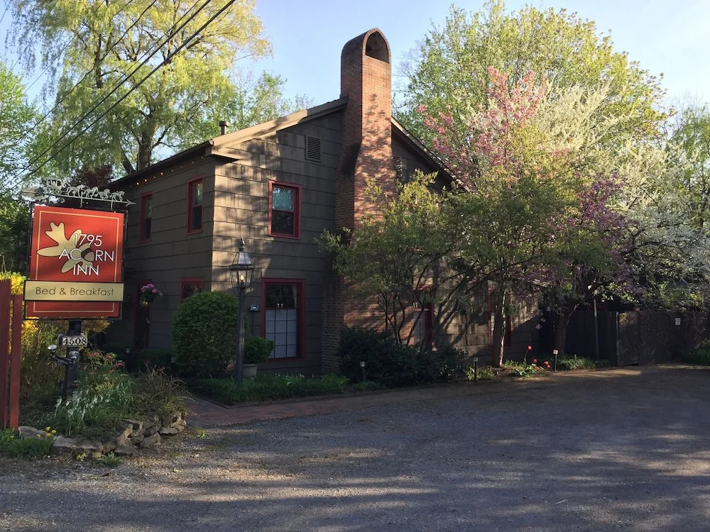 1795 Acorn Inn Bed and Breakfast