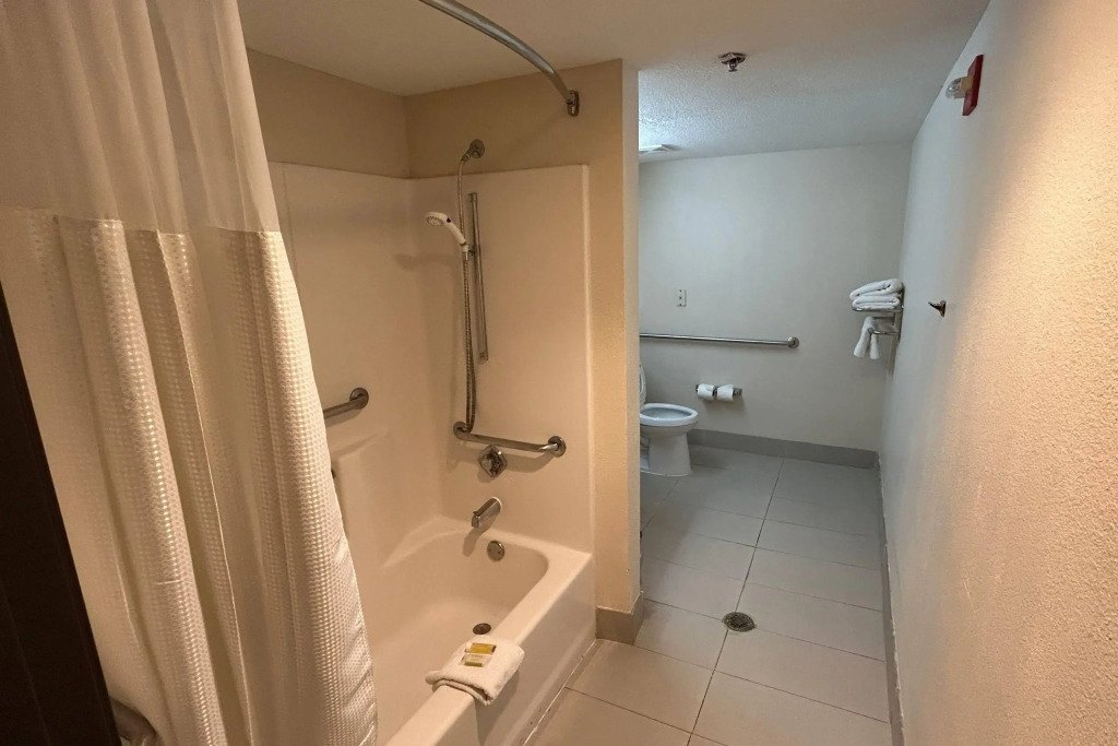Travelodge by Wyndham Arlington/Dallas Area