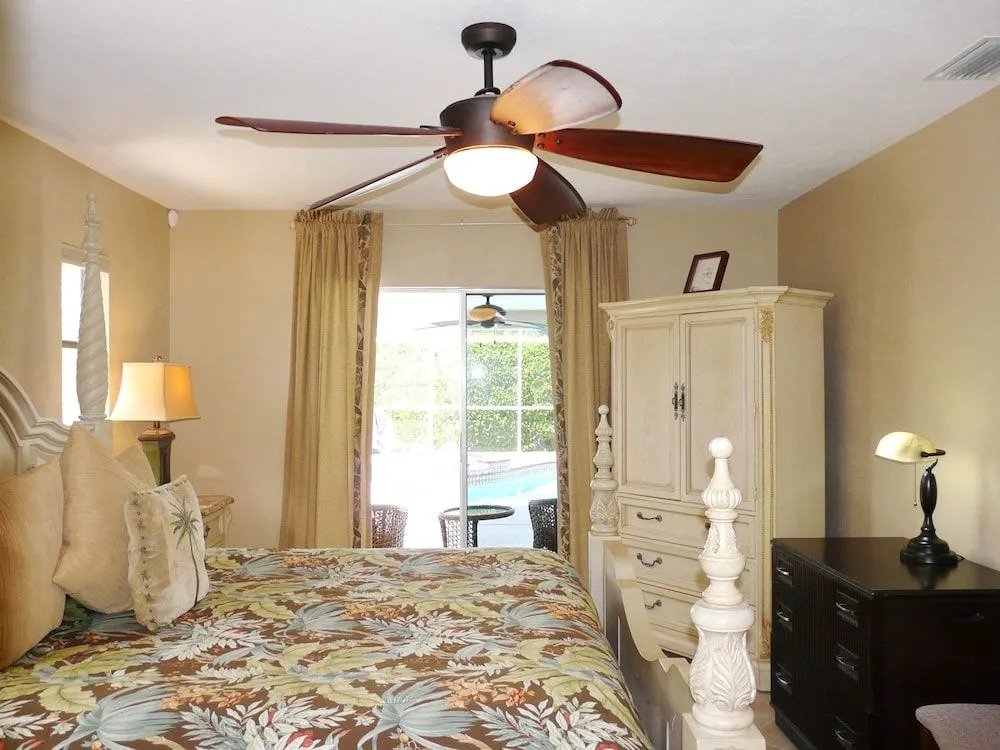 Centrally Located Pet-friendly Home With spa and Pool