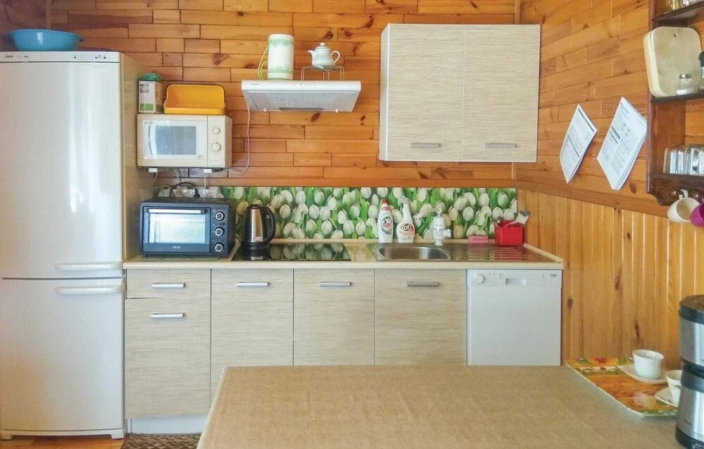 Stunning Home In Rowy With Kitchen