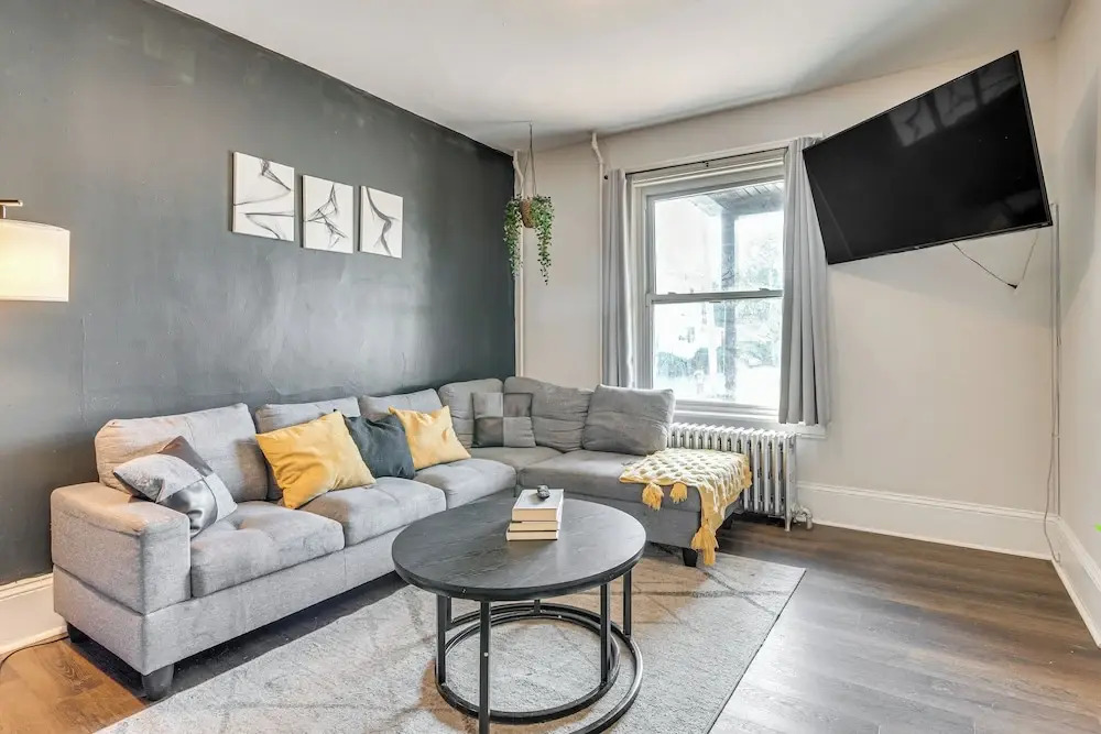 Stay & Play in Dtwn Stroudsburg: Updated Townhouse