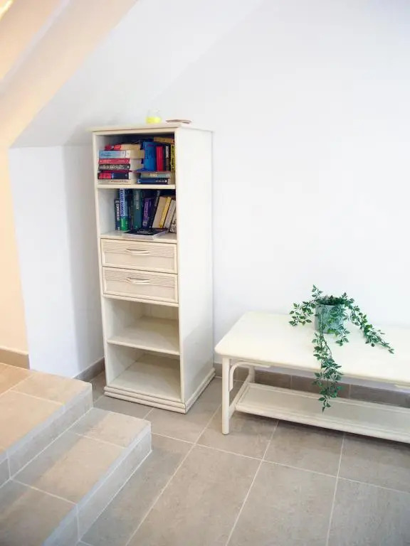 2 min Walk to Beach - Private Solarium Bungalow