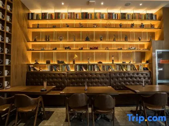 James Joyce Coffetel Hotel (Shijiazhuang LeTai Center Ping'an Avenue Subway Station)