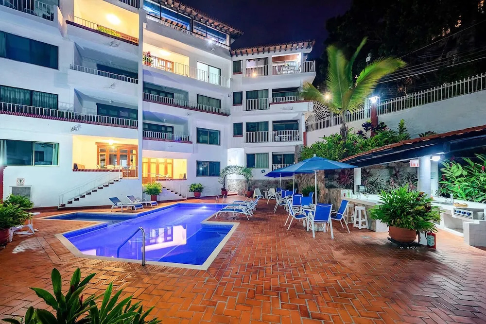 WIVC Alta Vista Condo - Stunning Views, Close to the Beach & Romantic Zone
