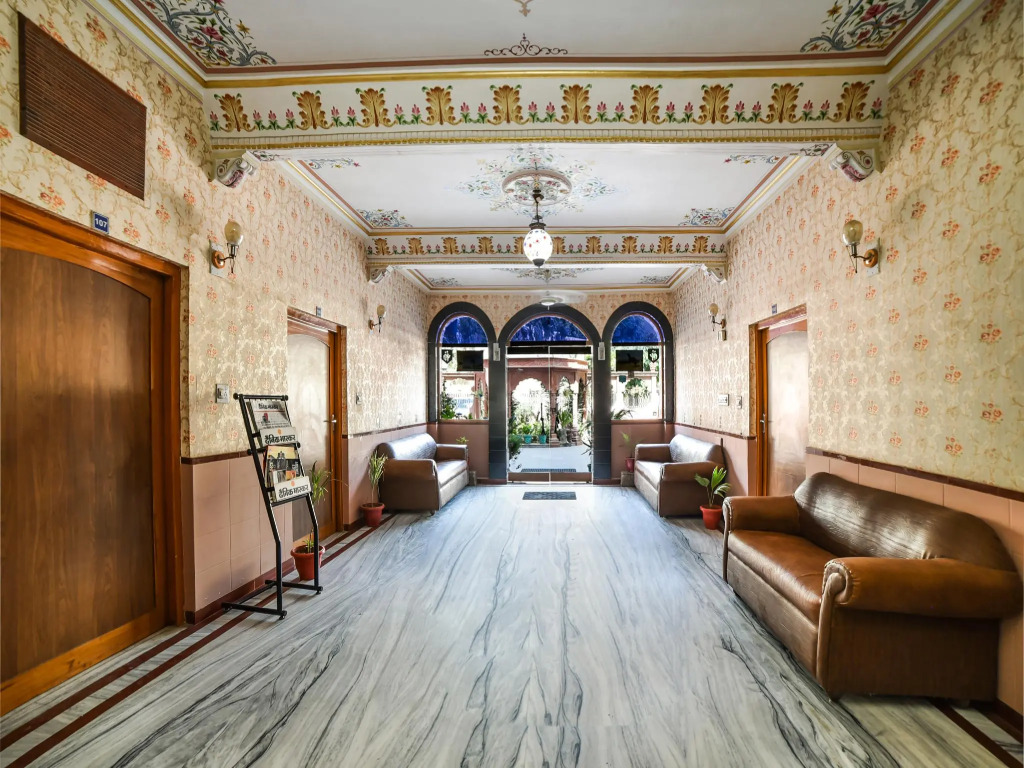 OYO 19527 Hotel Babu Heritage