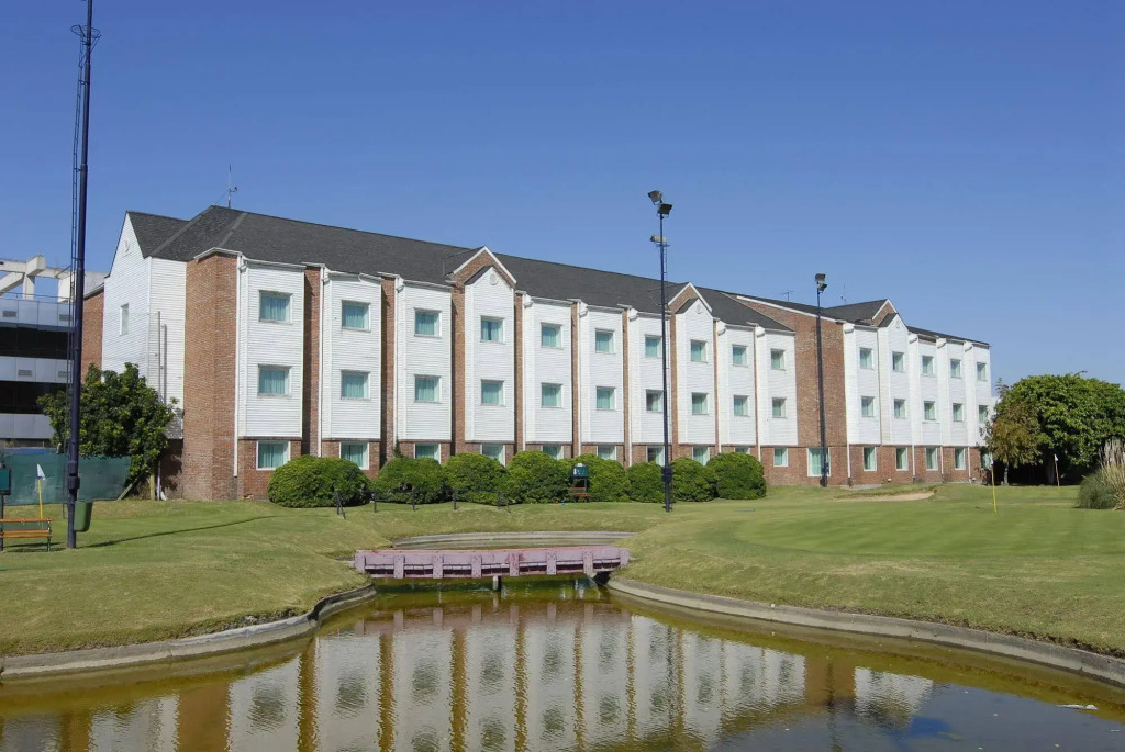Hotel Aeroparque Inn & Suites