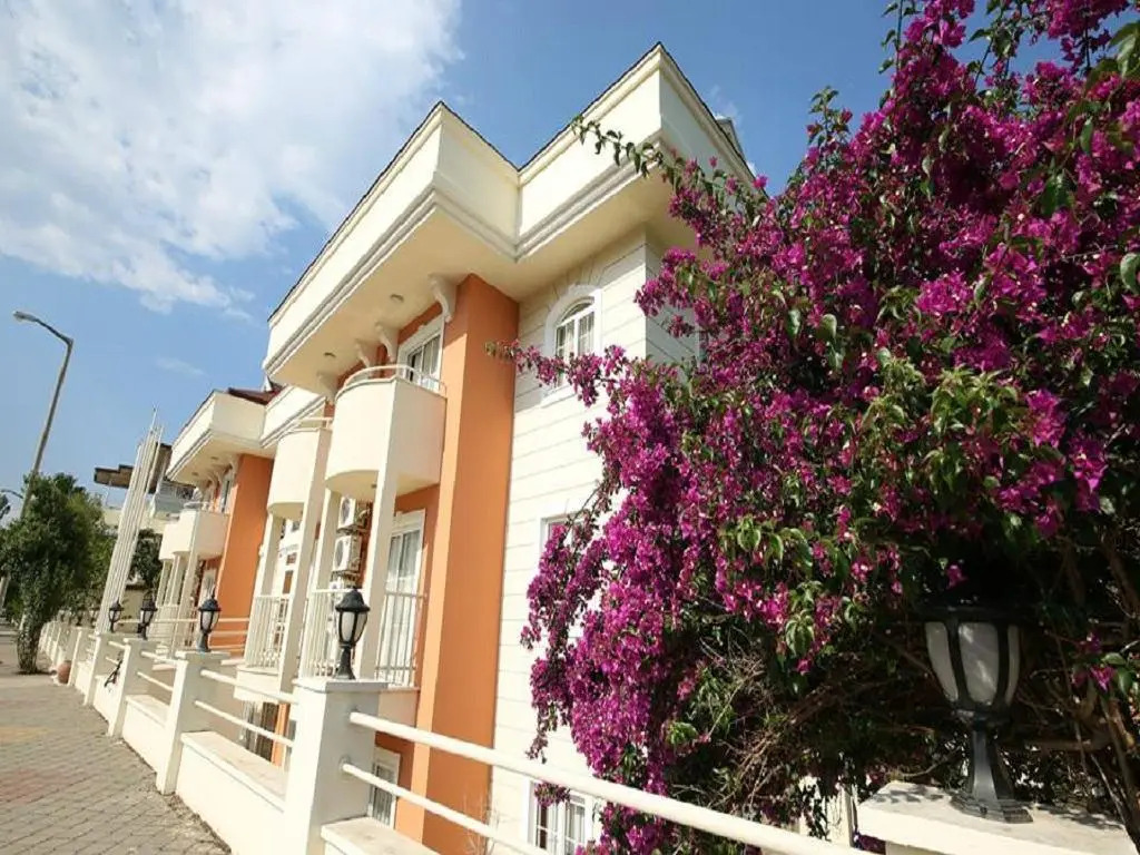 Qmax Apart Hotel