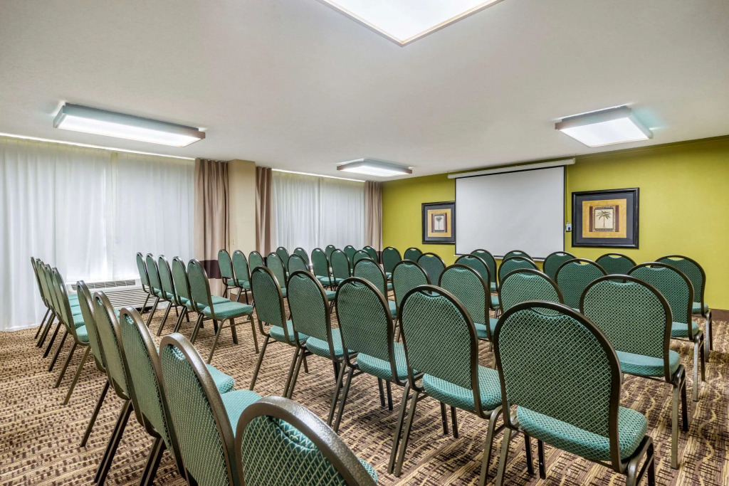 Comfort Inn & Suites St Pete - Clearwater International Airport