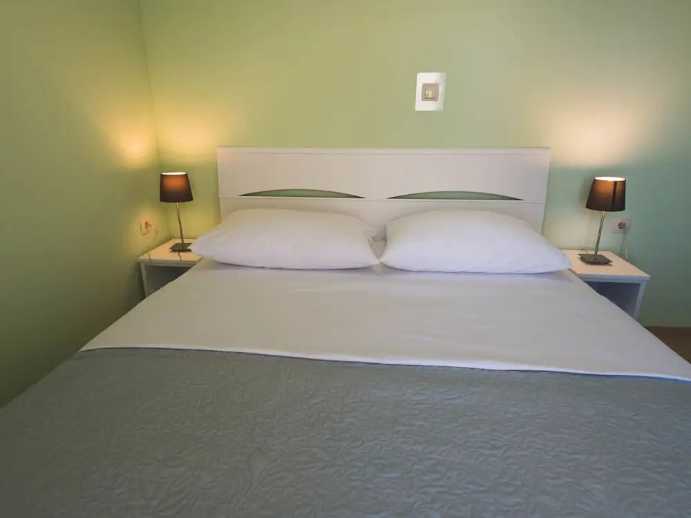 New, Modern & Comfortable, Central yet Quiet, Short Walk to old Town and Beach