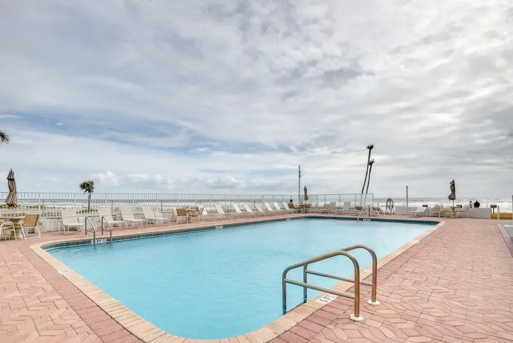 Daytona Beach Studio w/ Private Lanai 1 Mi to Pier