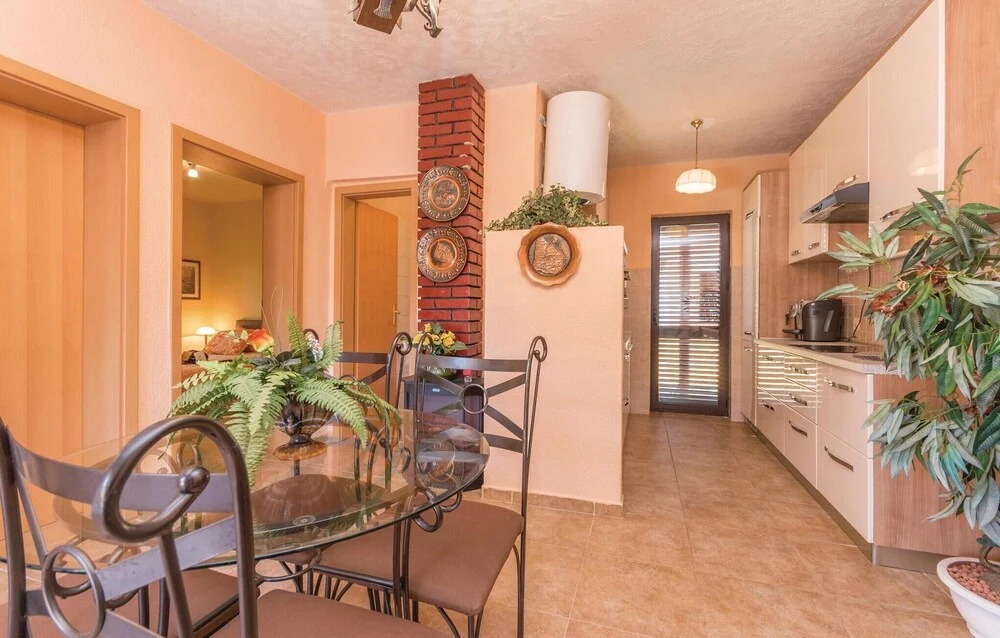 Awesome Home in Vrsi With 2 Bedrooms and Wifi
