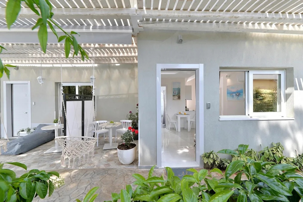 Alekos Suites