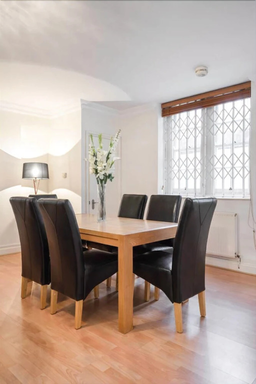 Spacious 2BR Home in Islington - up to 6 Guests!