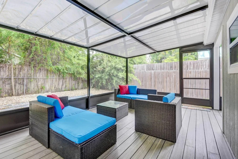 Sarasota Home w/ Screened Porch, Walk To Zoo!