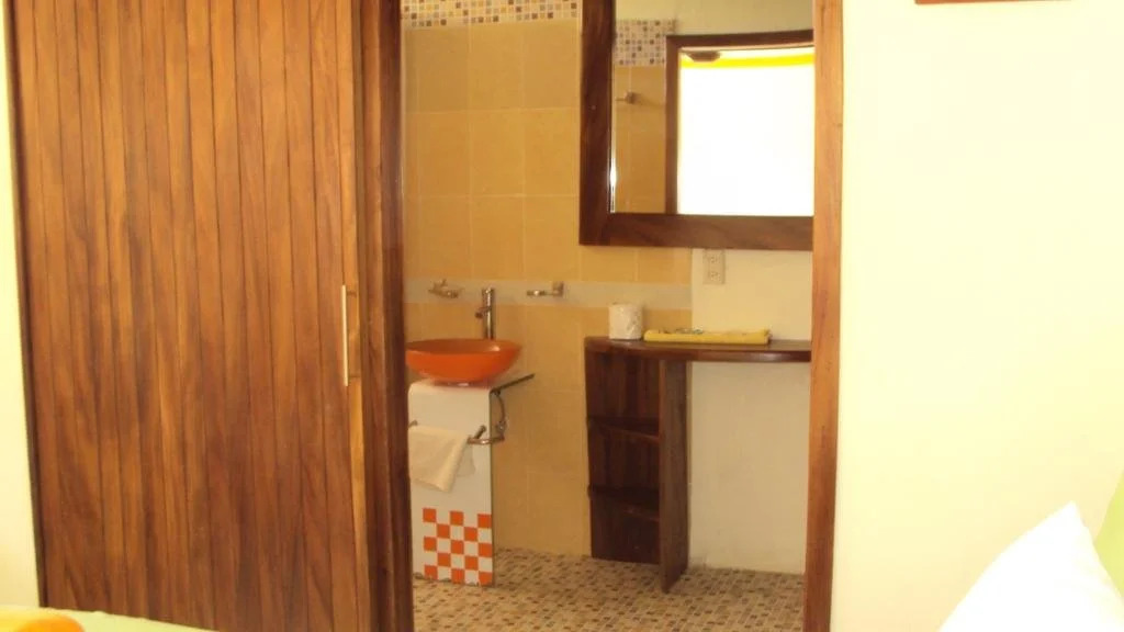 Las Brisas Hotel & Restaurant