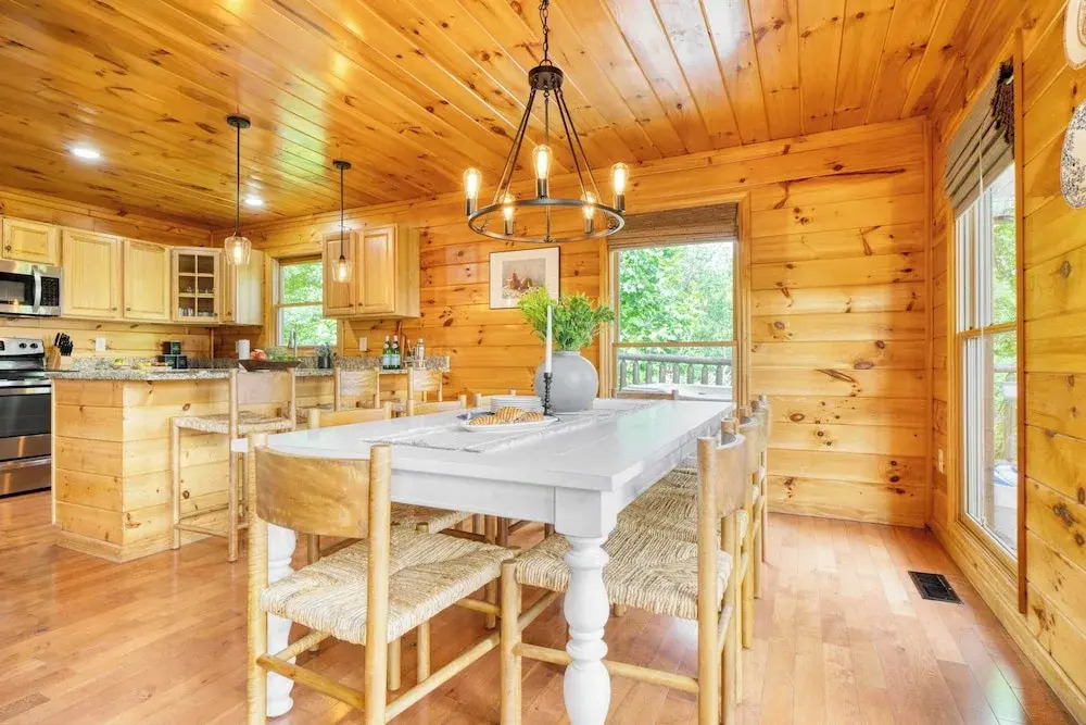 Hottub, Sauna, Pool Table, Views Mins to Downtown Gatlingburg Hollow's Haven