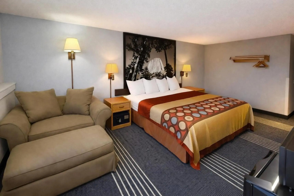 Super 8 by Wyndham Belle Fourche SD