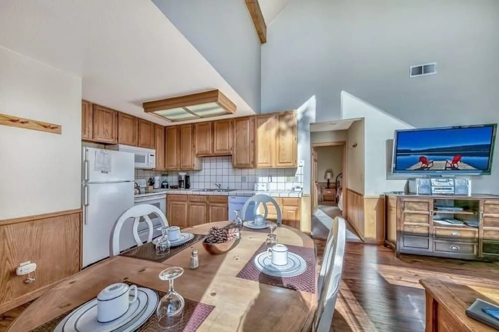 Tahoe Edgelake Beach Club by Coolvacay